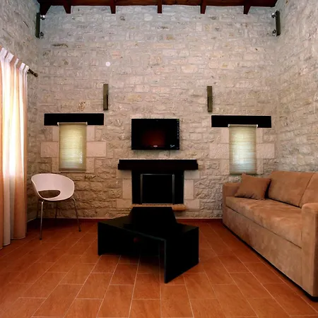 Asfendamos Nyaraló *