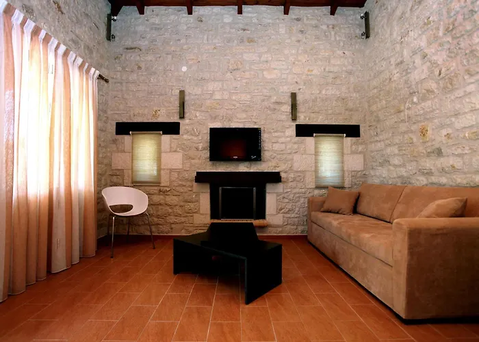 Asfendamos Nyaraló *